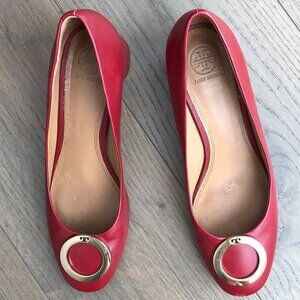 Tory Burch Designer Leather Slip On Shoes w Gold Metal Circle Logo Red Sz 9.5M